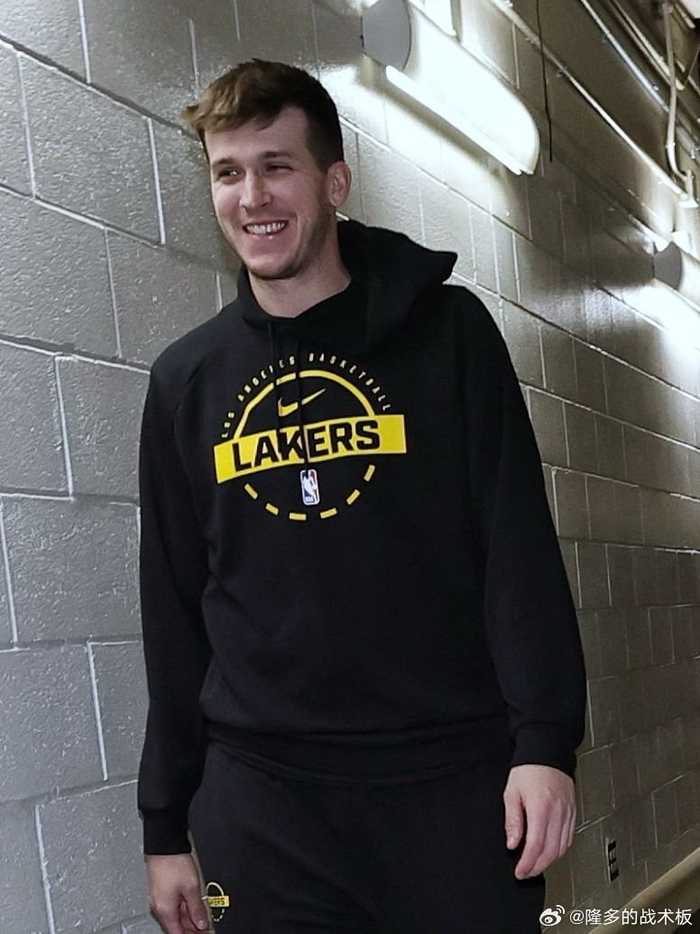 里夫斯称热身不适缺席尼克斯战，赛前状态好转